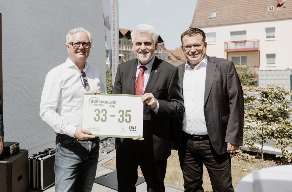 GWW-Sonnenhaus wurde als erster Mehrfamilienhaus-Neubau Sachsen-Anhalts mit „Grüner Hausnummer Plus“ ausgezeichnet